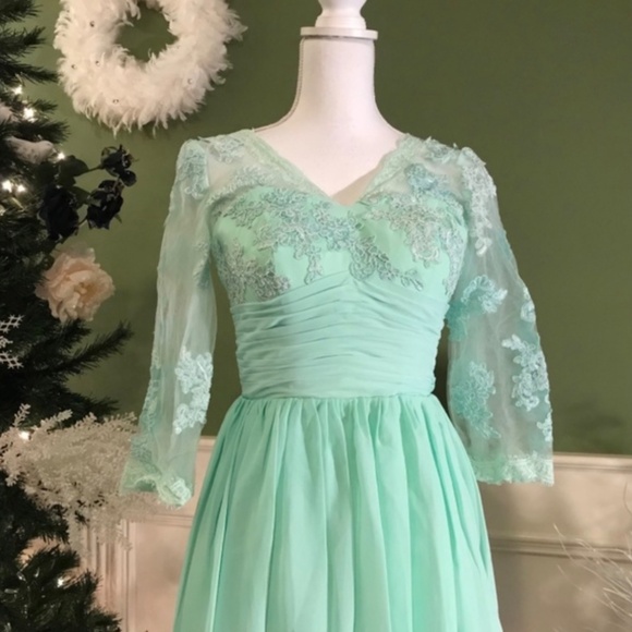 Boho style mint green lace & chiffon with 3/4 length sleeves - Picture 2 of 8
